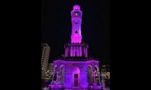 izmir-saat-kulesi-epilepsi-icin-mor-renkle-isiklandirilacak-shKIRwLt.jpg