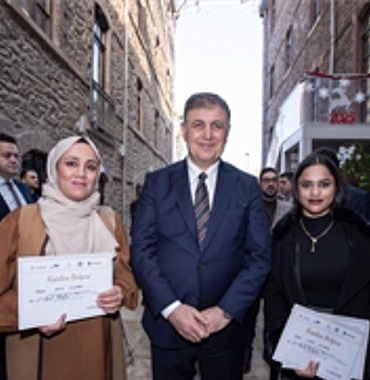 izmirde-kadinlar-ve-gencler-istihdamda-daha-fazla-yer-alacak.jpg