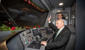 izmirde-rayli-sisteme-40-milyar-lirayi-asan-yatirim-Jwq8x619.jpg