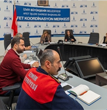 izmirde-yagis-sonrasi-hasar-tespit-ve-mudahale-calismalari-devam-ediyor.jpg