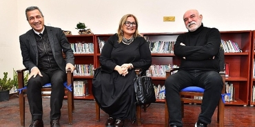 izmirin-kitap-kurtlarina-ercan-kesalli-surpriz.jpg