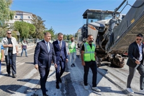 izmirin-yollarinda-gece-gunduz-asfalt-calismasi.jpg