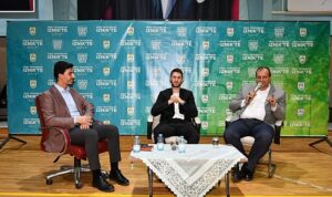 iznik-belediyesi-tarafindan-duzenlenen-genc-tecrubeler-bulusuyor-etkinliginin-konugu-yildiz-futbolcu-ismail-yuksek-oldu-5iJtuzJ7.jpg