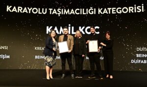 k-mil-koc-the-one-awardsta-ust-uste-ucuncu-kez-yilin-itibarlisi-secildi-BdA9k5JP.jpg