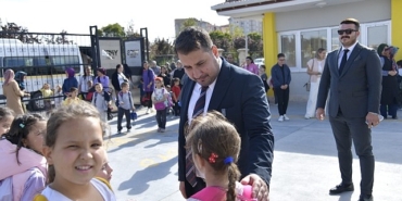kahramankazan-belediye-baskani-selim-cirpanoglu-100-yil-istiklal-ilkokulunu-ziyaret-ederek-ogrenci-ve-ogretmenlerle-bir-araya-geldi.jpg