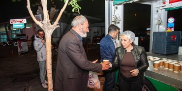 karsiyakada-soguk-sabahlara-sicak-dokunus-corba-ikrami-basladi.jpg