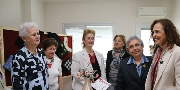 karsiyakada-yaslilara-saygi-haftasi-coskulu-basladi.jpg