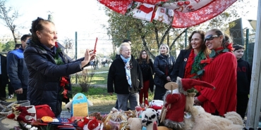 karsiyakanin-yeni-yil-pazarina-buyuk-ilgi.jpg