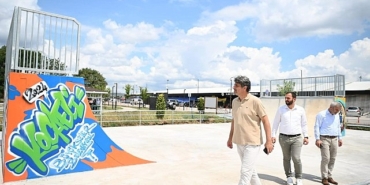kartepe-belediye-baskani-av-m-mustafa-kocaman-kocaeli-buyuksehir-belediyesi-tarafindan-yapimi-tamamlanan-kartepe-skate-park-da-incelemede-bulundu.jpg