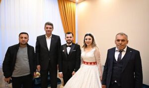 kartepe-belediye-baskani-avmmustafa-kocaman-hemsehrilerinin-en-mutlu-gunlerinde-yanlarinda-olmaya-devam-ediyor-DVgOb66T.jpg
