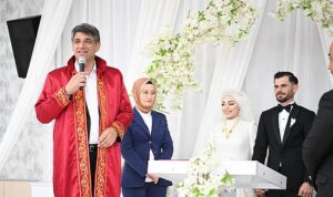 kartepe-belediye-baskani-avmmustafa-kocaman-hemsehrilerinin-en-mutlu-gunlerinde-yanlarinda-olmaya-devam-ediyor-e9ImTFqh.jpg