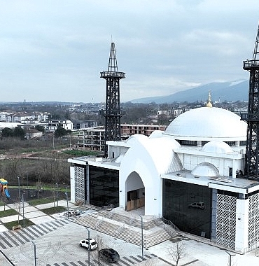 kartepe-kent-meydani-camii-ilk-teravihle-aciliyor.jpg