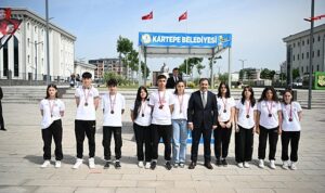 kartepede-19-mayis-ataturku-anma-genclik-ve-spor-bayraminin-105inci-yili-duzenlenen-torenle-cosku-9lf7mqqm.jpg