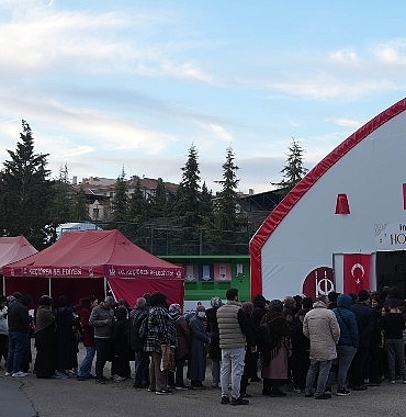 kecioren-belediyesi-her-gun-binlerce-kisiyi-iftar-sofrasinda-bulusturuyor.jpg