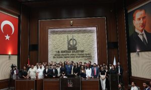 kecioren-belediyesi-meclisinde-duzenlenen-ozel-oturumla-meclis-faaliyetleri-genclere-devredildi-fmUyyZlJ.jpg