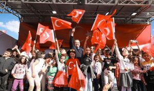kecioren-kirmizi-beyaza-burundu-h1wn3LFO.jpg