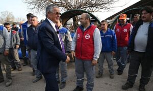 kemer-belediyesinde-en-dusuk-isci-maasi-23-bin-375-lira-oldu-hVt6lCQr.jpg