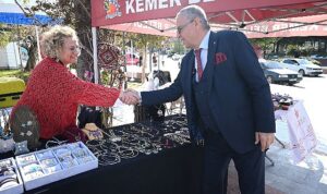 kemerde-ureten-ev-hanimlari-kermesi-yapildi-1jC4NZa7.jpg