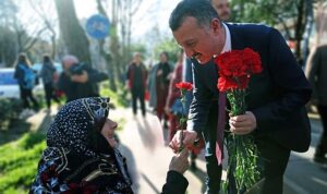 kocaeli-buyuksehir-belediye-baskani-tahir-buyukakin-mutlu-annelerle-mutlu-gelecek-insa-ediyoruz-ZLISGv1w.jpg