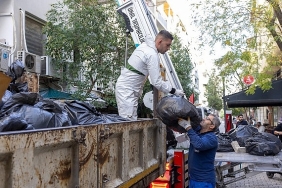 konak-belediyesinden-cop-ev-operasyonu-4-kamyon-atik-cikti.jpg