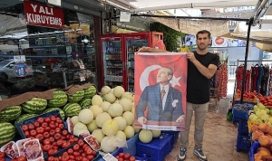 konak-belediyesinden-esnafa-30-agustos-hediyesi.jpg