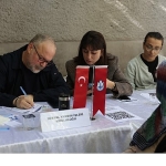 konakli-komsular-basmanede-bulustu.jpg