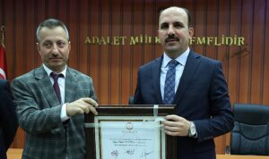 konya-buyuksehir-belediye-baskani-altay-mazbatasini-aldi-lJjP3Zja.jpg