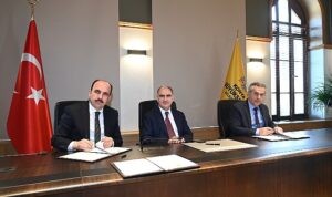 konya-buyuksehir-ve-il-milli-egitim-mudurlugu-arasinda-is-birligi-protokolu-imzalandi-6VPDdGfm.jpg