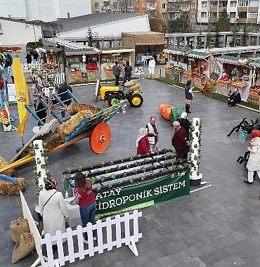 konya-buyuksehirin-tarim-haftasina-ozel-hazirladigi-stantlar-ilgi-goruyor.jpg