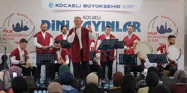 kulaklarin-da-gonullerin-de-pasini-sildiler.jpg