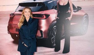lexus-lbxin-sira-disi-partisi-unlu-isimleri-bir-araya-getirdi-qfKf8EtG.jpg
