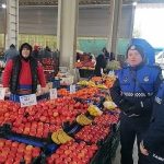 luleburgaz-belediyesi-zabita-mudurlugu-ekiplerinin-kapali-pazar-yeri-ve-semt-merkezindeki-etiket-denetimleri-suruyor.jpg