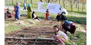 mahalle-bostanlarinda-kis-dikimleri-basladi.jpg