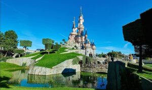 masallar-diyari-disneylandi-kesfetmek-icin-acele-et-4T517Rh1.jpg