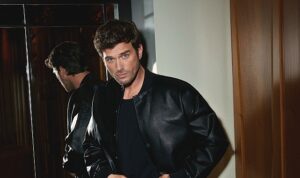 mavi-ve-kivanc-ile-tam-bi-mavi-klasigi-cok-olmak-lazim-bazen-QBbqu4PL.jpg