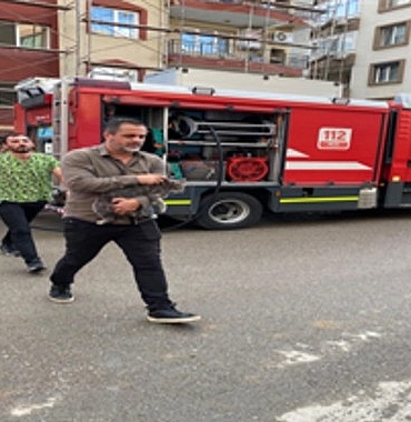 mazgala-dusen-kayip-kopek-ve-yanginda-mahsur-kalan-kediler-itfaiyenin-cabasiyla-kurtarildi.jpg