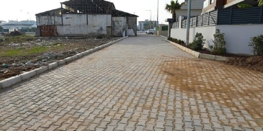 menderes-belediyesi-cuneytbey-mahallesinde-yollari-kilit-parke-ile-yeniledi.jpg