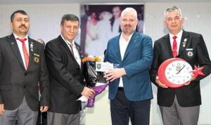 menemende-ilk-iftar-sehit-aileleri-ve-gazilerle-rZQOT4bw.jpg