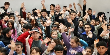 menemende-ozel-cocuklarla-cok-ozel-kutlama.jpg