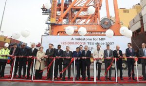 mersin-uluslararasi-limani-25-milyon-teunun-uzerinde-konteyner-ellecleyerek-yeni-bir-kilometre-tasina-ulasti-KdKqLHGc.jpg