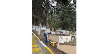 mezarliklarda-durmaksizin-calismaya-devam.jpg