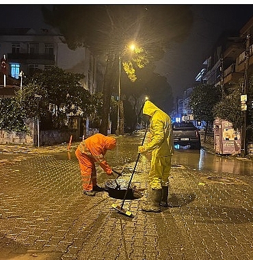 milas-belediyesi-ekipleri-gece-boyunca-alandaydi.jpg