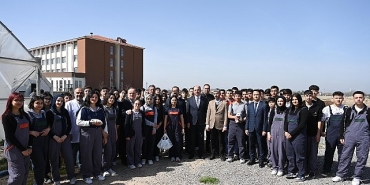 milletvekili-baykan-ve-baskan-altay-lise-ogrencileriyle-bulustu.jpg