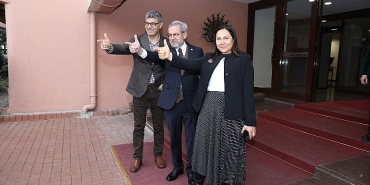 milli-atici-yusuf-dikec-ankara-universitesinde-dunyaca-unlu-pozunu-verdi.jpg