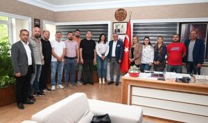 minik-futbolcularin-velilerinden-tesekkur-ziyareti-inBO8MqS.jpg