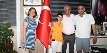 minik-goges-baskan-topaloglu-ile-tanismaya-geldi.jpg