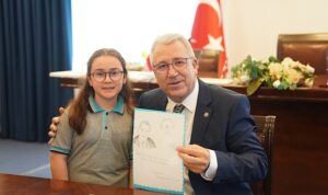 minik-ogrencilerden-rektor-prof-dr-necdet-budaka-23-nisan-surprizi-kEPbRSAp.jpg