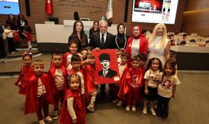 minikler-bayram-coskusunu-baskan-ozdemir-ile-paylasti-c5idSMnY.jpg