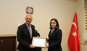 mudanya-belediye-baskani-deniz-dalgic-mazbatasinin-ardindan-mudanya-belediyesi-yildiztepe-yerleskesi-bahcesinde-duzenlenen-torenle-BEPa6p5K.jpg
