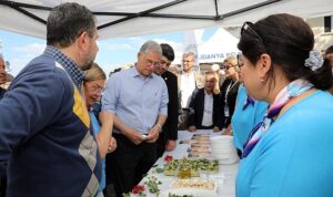 mudanya-belediyesi-turizm-haftasi-etkinlikleri-kapsaminda-girit-yemekleri-ve-lezzetleri-mutareke-meydaninda-duzenlenen-girit-TPHSjQRQ.jpg